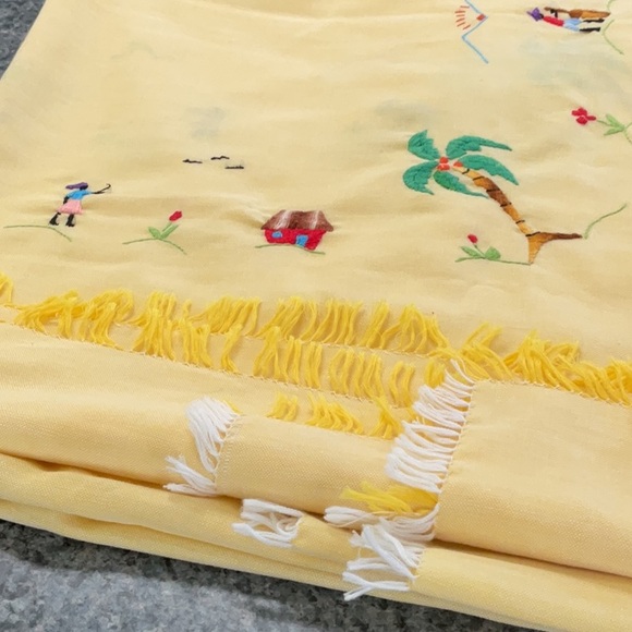 Table cloth Mexico/Caribean embroidered with fringe 1990’s - Picture 1 of 8